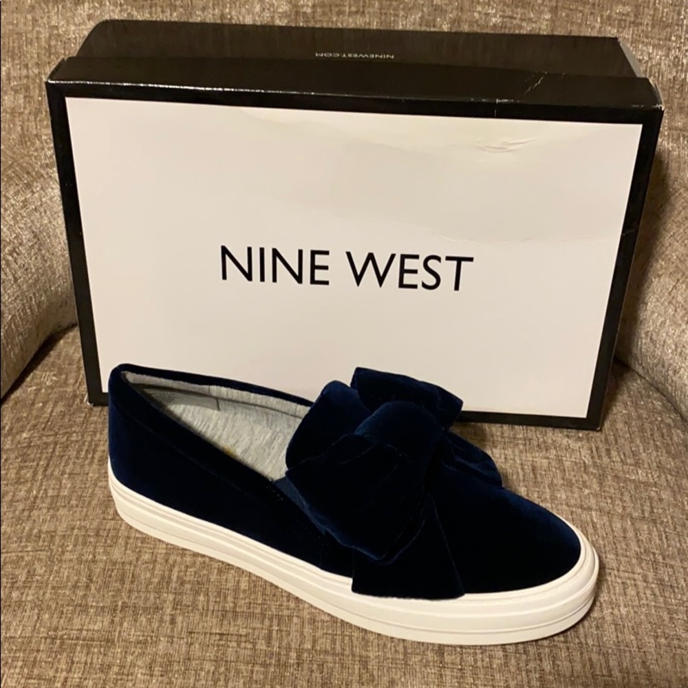 Nine West Bow Front Velvet Navy Slip On NEW